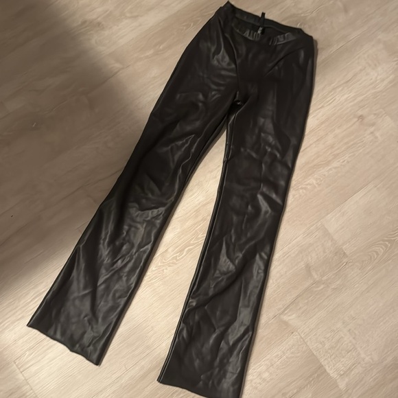 SKIMS Faux Leather Boot Cut Pant Sleek Waxed Finish Pull On black Size S - Picture 4 of 6